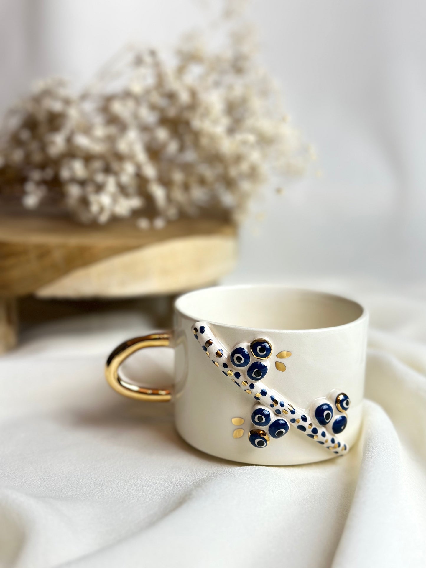 Handgemachte Keramiktasse Evil Eye Tree verziert mit 24 Karat Gold