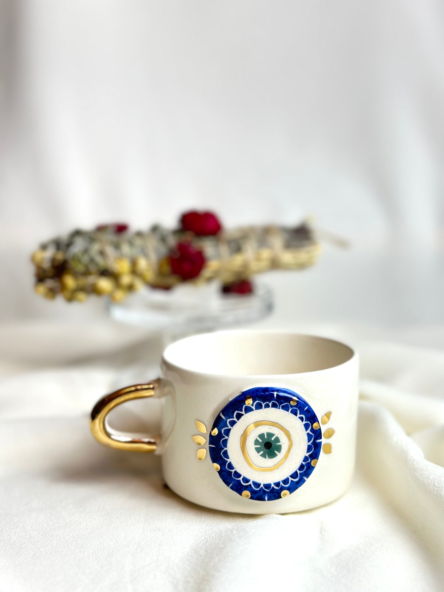 Handgemachte Keramiktasse Nazar verziert mit 24 Karat Gold