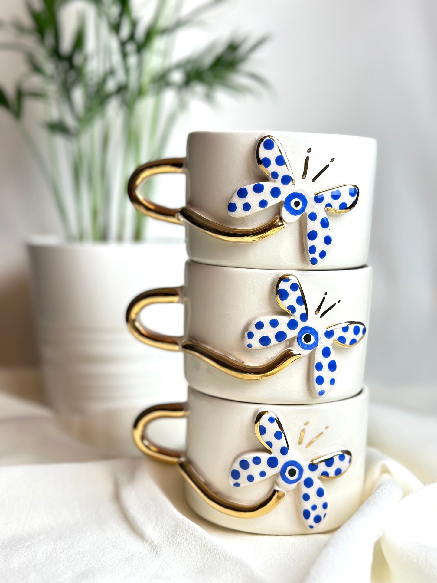 Handgemachte Keramiktasse Evil eye Butterfly verziert mit 24 Karat Gold