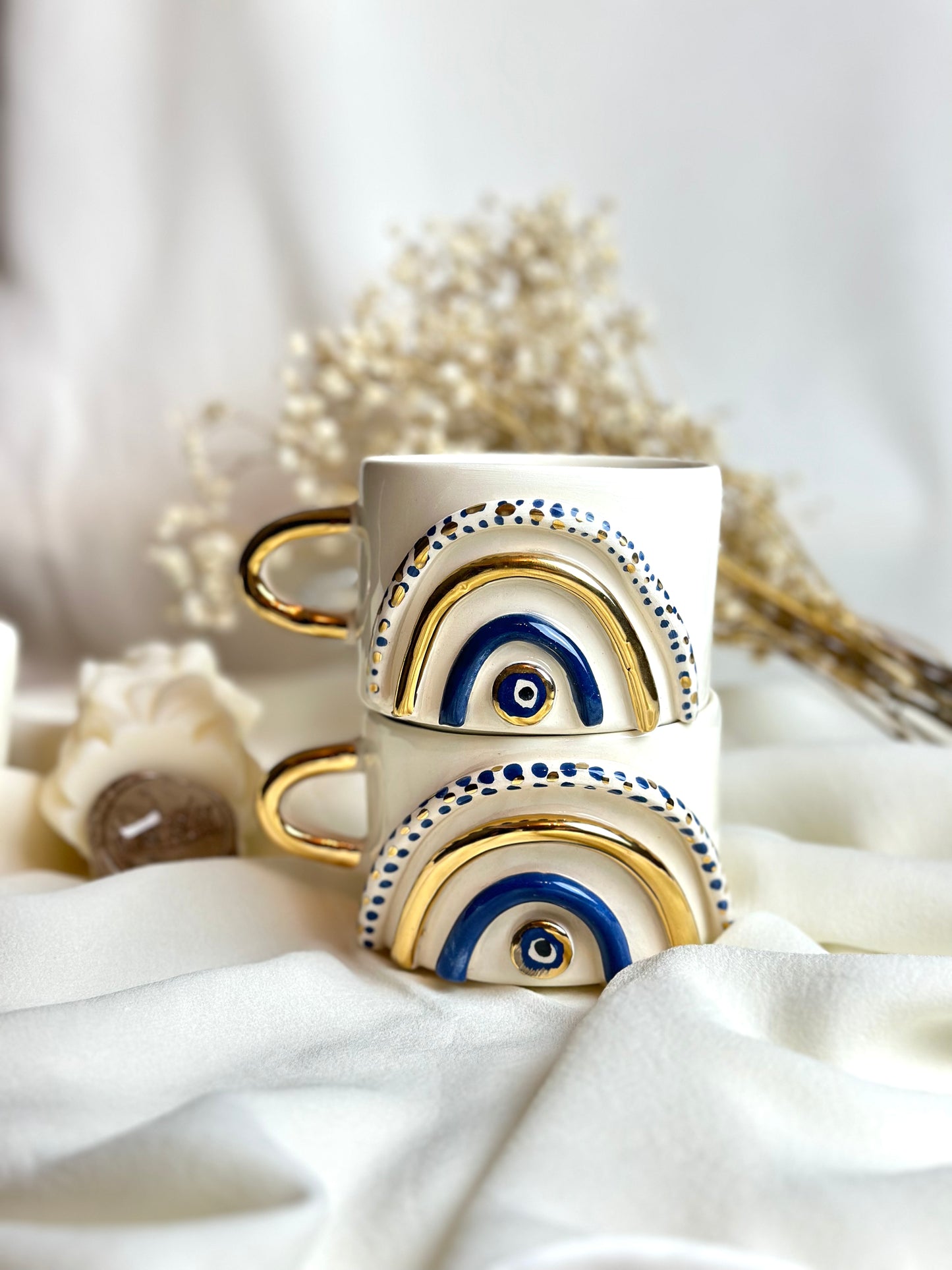 Handgemachte Keramiktasse Rainbow Eye verziert mit 24 Karat Gold
